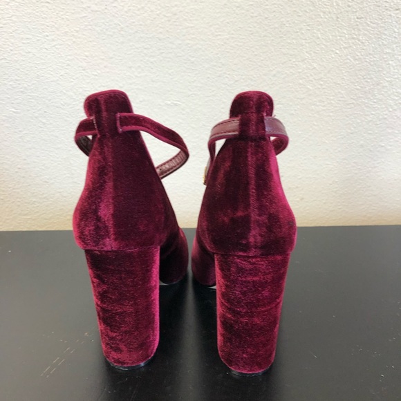 Shoe Dazzle Burgundy Velvet High Heels - Picture 4 of 13